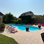 Apartament Schriner Huess - Locations De Avec Piscine Et Parking Prive *