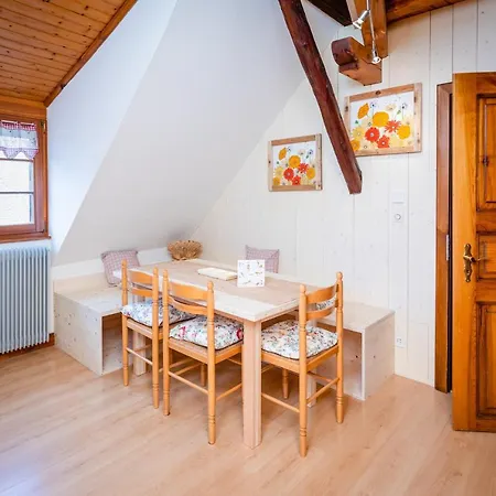 Schriner Huess - D'hotes & アパート