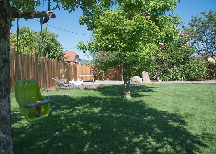 Schriner Huess - Locations De Avec Piscine Et Parking Prive