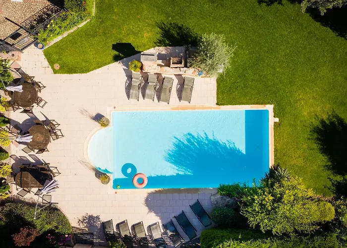 Schriner Huess - Locations De Avec Piscine Et Parking Prive Appartement
