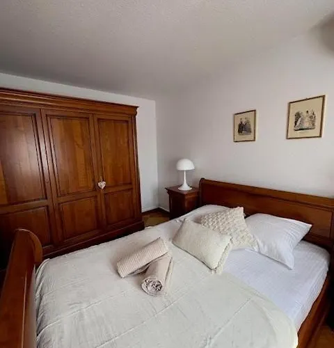 Schriner Huess - Locations De Avec Piscine Et Parking Prive Appartement *